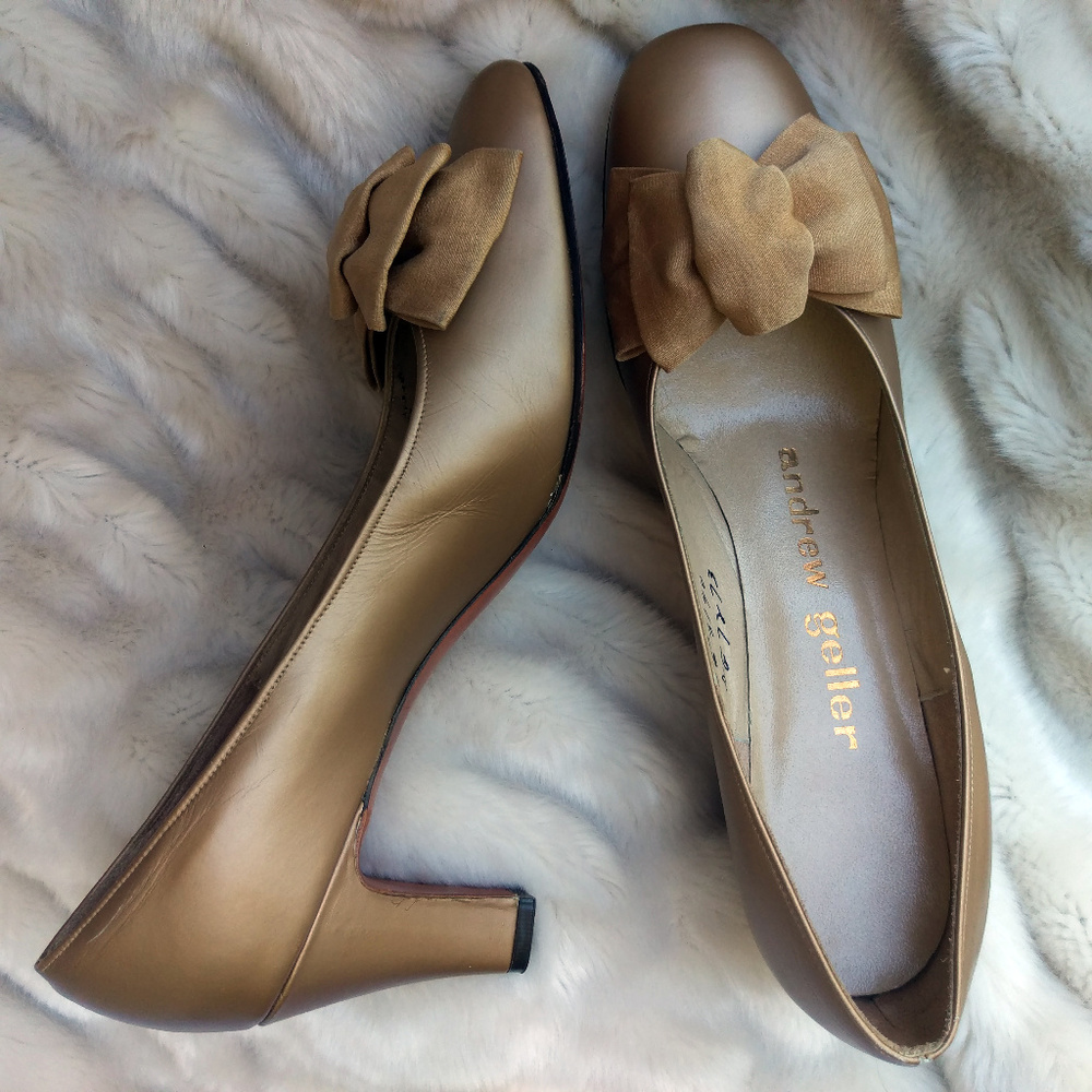 VINTAGE 1960s UNUSED Gold leather pumps 8 Narrow🔥